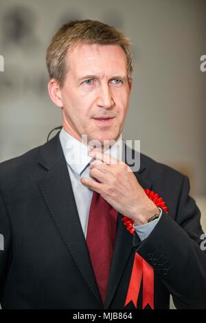 Bürgermeisterwahl Sheffield City Region 2018 Dan Jarvis, Labour MP für Barnsley Central ist als der Bürgermeister für die Sheffield City Region zurück Stockfoto