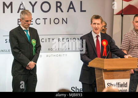 Bürgermeisterwahl Sheffield City Region 2018 Dan Jarvis, Labour MP für Barnsley Central ist als der Bürgermeister für die Sheffield City Region zurück Stockfoto