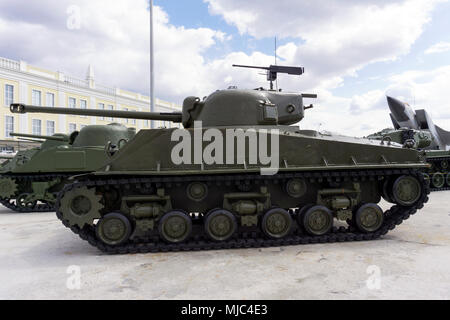 Verkhnyaya Pyshma, Russland - März 01, 2018: Us medium Tank M4A2(76)W HVSS Sherman im Museum für militärische Ausrüstung Stockfoto