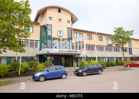 Kil, Schweden - 26. Mai 2016: geparkte Autos außerhalb der Stadt Halle der Kil Grafschaft, in Kil. Stockfoto