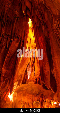 Innenansicht der Grutas Mira de Aire Höhle in Portugal Stockfoto