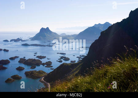 Meer und Landschaft auf den Lofoten-Inseln, Nordnorwegen Stockfoto