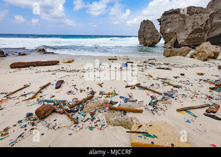 Plastik Müll am Strand der Insel Christmas Island im Indischen Ozean Stockfoto