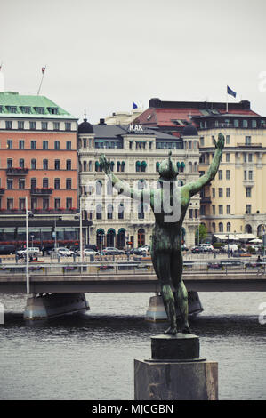 Die Bronzestatue des Solisten, eine Skulptur von Carl Milles bei Strömparterren in Stockholm, Schweden Stockfoto