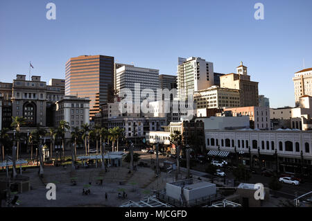 SAN DIEGO/Kalifornien, 17. AUGUST 2017: Stadtbild von San Diego von Westfield Horton Plaza Shop Center. Stockfoto