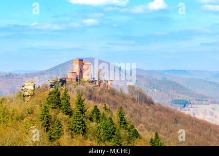 Die Burg Trifels über Annweiler im Pfälzer Wald Stockfoto