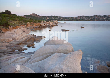 Strand der Punta Faro mit Blick auf Porto Rafael, Palau, Gallura, Sardinien, Italien, Stockfoto