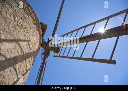 Windmühle in Saint-Saturnin-lès-Apt, Provence, Stockfoto