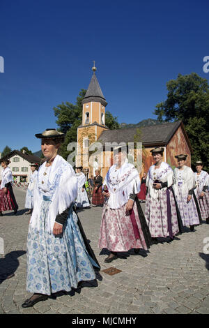 Deutschland, Bayern, Werdenfelser, Garmisch-Partenkirchen, Landkreis Garmisch-Partenkirchen, nationale Kostüm Parade in der Sebastianskircherl, Stockfoto