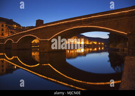 Italien, Sardinien, Westküste, Provinz von Oristano und Bosa, Fiume Temo, Brücke, beleuchtet, am Abend, Stockfoto