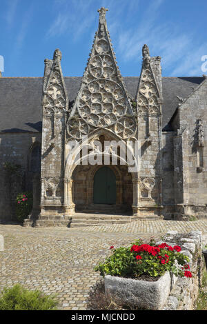 Anfang 13. Jahrhundert Stiftskirche Notre Dame de Roscudon mit 67 Meter hohen Kirchturm Stockfoto