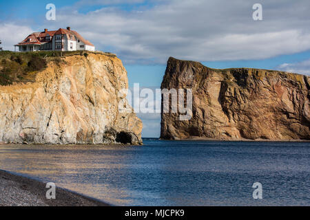 Kalkstein Rock'Rocher Percé 'aus der Halbinsel Gaspésie in Kanada Stockfoto