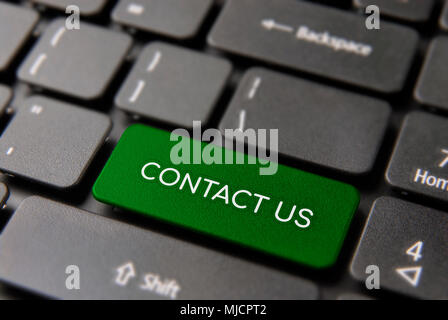 Kontakt computer Tastatur Taste für Business Service Konzept. Laptop Symbol Schlüssel in grüner Farbe. Stockfoto