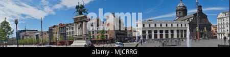 Panorama-aufnahme des Place de Jaude in Clermont-Ferrand. Puy-de-Dome, Frankreich. Stockfoto