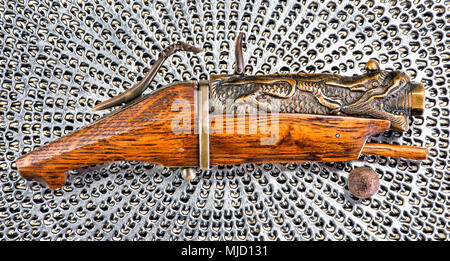 Antike chinesische 19. Jahrhundert matchlock Pistole manchmal als eine Hand Cannon. Stockfoto