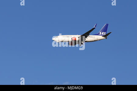 Marsta Schweden - Juli 6, 2016: eine Boeing 737-783 (LN-RNW) Service für SAS auf endgültige nach Stockholm Arlanda Flughafen. Stockfoto
