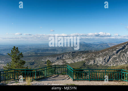 Malaucène, Vaucluse, Provence, Frankreich, Aussicht auf den Mont Ventoux. Stockfoto