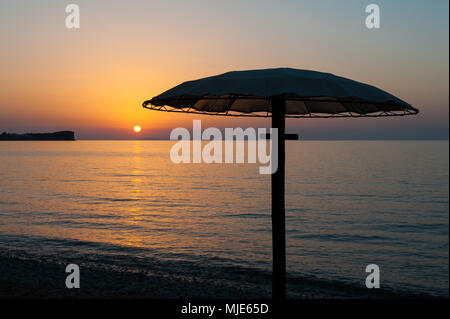 Sonnenuntergang in Roda, Korfu, Ionische Inseln, Griechenland, Europa Stockfoto