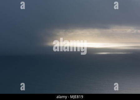 Über den Atlantik Wolkenbruch, südlich von Island, fotografiert aus einer Cessna im Februar, Stockfoto