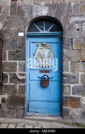 Verriegelung auf einer Tür in Dinan in der Rue de Petit Fort Stockfoto