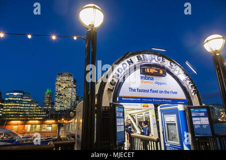 England, London, Southwark, London Bridge City, Thames Clippers Pier Stockfoto