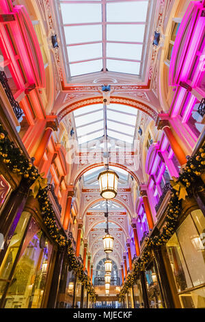 England, London, Piccadilly, die Bond Street, die Royal Arcade Stockfoto