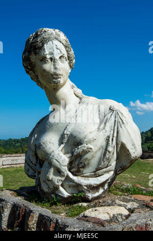 Antike Frau Statue, die in der UNESCO-Welterbe Schloss Sans Souci, Haiti, Karibik Stockfoto