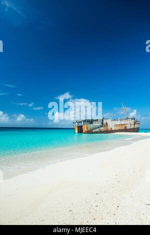 Schiffbruch auf der schönen Norman Saunders Beach, Grand Turk, Turks- und Caicosinseln Stockfoto