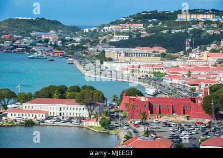 Blicken Sie über Charlotte Amalie Hauptstadt von St. Thomas mit Fort Christian, US Virgin Islands Stockfoto