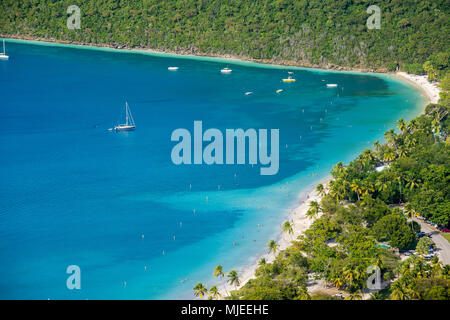 Blicken Sie über Magens Bay Beach, St. Thomas, US Virgin Islands Stockfoto