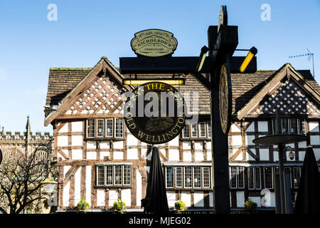 Europa, England, Großbritannien, Manchester, die Alte Wellington Inn Fachwerk pub Stockfoto