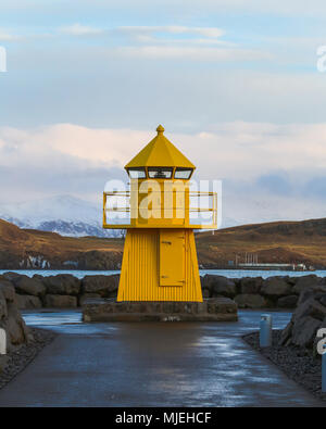 Gelbe Leuchtturm in Reykjavik. Stockfoto