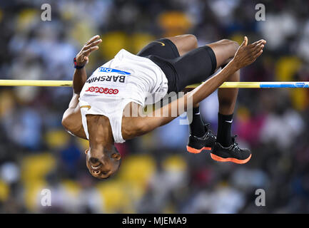 Doha, Katar. 4. Mai, 2018. Essa mutaz Barshim von Katar konkurriert während der Männer Hochsprung 2018 Doha IAAF Diamond League in Doha, der Hauptstadt von Qatar, 4. Mai 2018. Credit: Nikku/Xinhua/Alamy leben Nachrichten Stockfoto