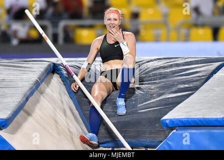 Doha, Katar. 4. Mai, 2018. Sandi Morris der USA reagiert während der Frauen Stabhochsprung 2018 Doha IAAF Diamond League in Doha, der Hauptstadt von Qatar, 4. Mai 2018. Credit: Nikku/Xinhua/Alamy leben Nachrichten Stockfoto