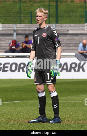 Loughborough, UK. 5 Mai, 2018. Andreas Søndergaard von Dänemark während der 2018 UEFA U-17 Meisterschaft Gruppe C Spiel zwischen Dänemark und Bosnien und Herzegowina an der Loughborough University Stadium am 5. Mai 2018 in Loughborough, England. (Foto von Paul Chesterton/phcimages.com) Credit: PHC Images/Alamy leben Nachrichten Stockfoto