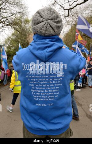 5., Mai, 2018. Glasgow, Schottland, Großbritannien. Anhänger der alle politischen Parteien mit dem Wunsch nach Unabhängigkeit kamen zusammen, als "Alle unter einem Banner' Bewegung in einem Marsch durch die Straßen von Glasgow. Dies war der größte März seiner Art bisher in einem Stoß für ein zweites Referendum zur Selbstbestimmung. Stockfoto