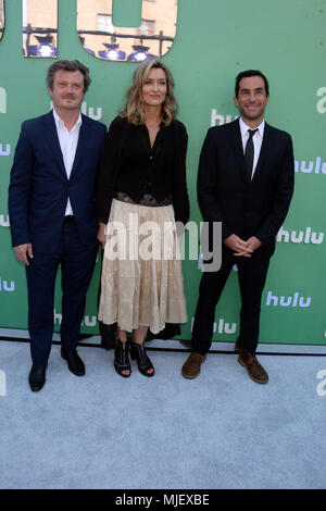 NEW YORK, NY - 02.Mai: Beau Willimon, Natasha McElhone und Jordanien Tappis besucht die Hulu Upfront Brunch 2018 im La Sirena am 2. Mai 2018 in New York City. Personen: Beau Willimon, Natasha McElhone und Jordanien Tappis Stockfoto