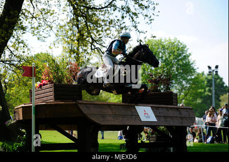 Gloucestershire, Vereinigtes Königreich. 5. Mai 2018. Jonelle Preis reiten Klassische Moet während der Phase der 2018 Mitsubishi Motors Badminton Horse Trials, Badminton, Vereinigtes Königreich. Jonathan Clarke/Alamy leben Nachrichten Stockfoto