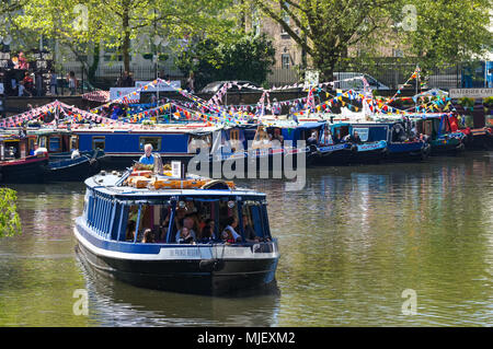 Dekoriert narrowboats bei IWA Canalway Kavalkade Wasserstraßen Festival in Little Venice, London, England, Vereinigtes Königreich, Großbritannien Stockfoto