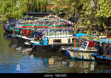 Dekoriert narrowboats bei IWA Canalway Kavalkade Wasserstraßen Festival in Little Venice, London, England, Vereinigtes Königreich, Großbritannien Stockfoto