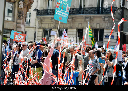 Paris, Frankreich. 5 Mai, 2018. La Fête à Längestrich (Partei für längestrich) 1. Jahrestag französische président Rallye - Paris am 5. Mai 2018 - Place de l'Opéra Credit: Frédéric VIELCANET/Alamy leben Nachrichten Stockfoto