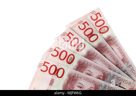Nahaufnahme von aufgefächerten aus schwedischer Währung SEK 500 Banknoten während der Herbst 2016 in der rechten unteren Ecke auf weißem Hintergrund entfernt eingeführt. Stockfoto