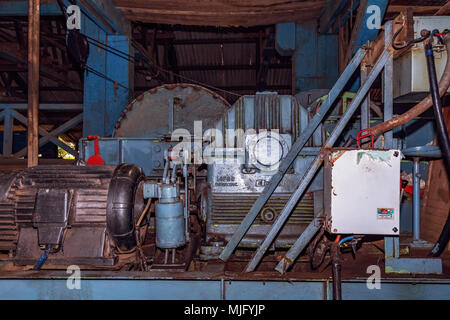 Vintage Maschinen auf dem Display verwendet Rundholz in Planken und Holzbretter an der Chatham Saw Mill in Port Blair, Andaman, Indien. Stockfoto