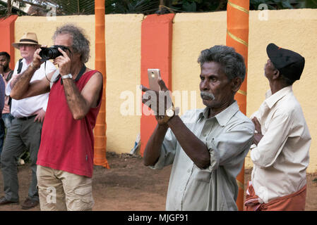 Kerala die wohlhabendsten Staat in Indien, ein Festival zu Shiva, das Telefon Kameras kommen heraus Stockfoto