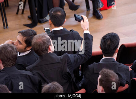 Der Grad Tag in Oxford, erhalten Sie eine Qualifizierung von einem der besten Universitäten der Welt. ein Tag der Freude und der Fotos, Feier und Stolz Stockfoto