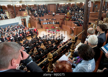 Der Grad Tag in Oxford, erhalten Sie eine Qualifizierung von einem der besten Universitäten der Welt. ein Tag der Freude und der Fotos, Feier und Stolz Stockfoto