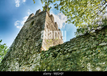 Alten Festung von Orino in den Wäldern von den regionalen Park Campo dei Fiori Varese Stockfoto