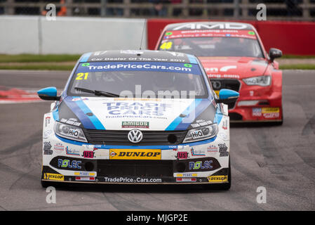 Sonntag, 29. April 2018, Mike Bushell VW CC Dunlop MSA British Touring Car Championship BTCC in Donington Park Circuit, Derbyshire, England, Großbritannien Stockfoto