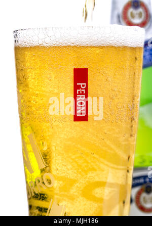 SWINDON, Großbritannien - 5. Mai 2018: Peroni Bier, Brauerei Peroni (Birra Peroni), ist ein Brewing Company, in Italien gegründet. Stockfoto