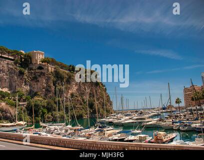 Luxus Yachten vor Anker im Hafen Fontvieille in Monaco Stockfoto